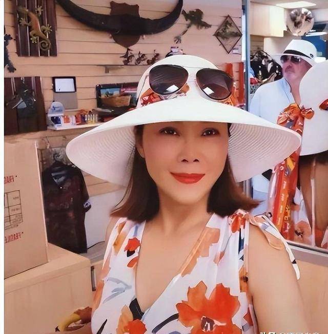 张卫宁是音乐制作人,或许是因为职业有关联的原因,两个人相谈甚欢,没