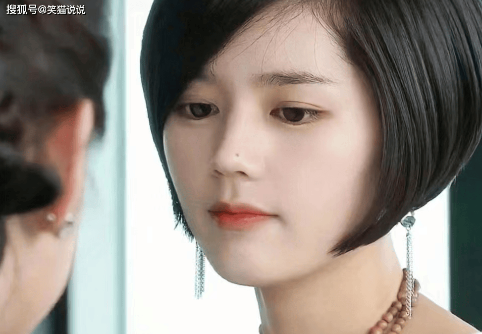 42岁韩佳人晒素颜照:皮肤紧致侧颜好绝,鼻梁高挺引网友羡慕!