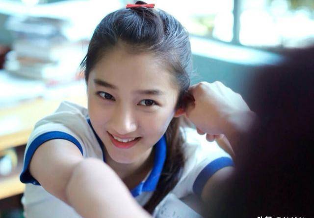 怪不得关晓彤能红透半边天,你看她父亲的身份有多牛_关少_关学曾_演艺