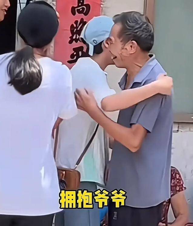 全红婵回乡过中秋，村民抱怨封村太早，商机失了？网友炸锅！-全红婵返乡