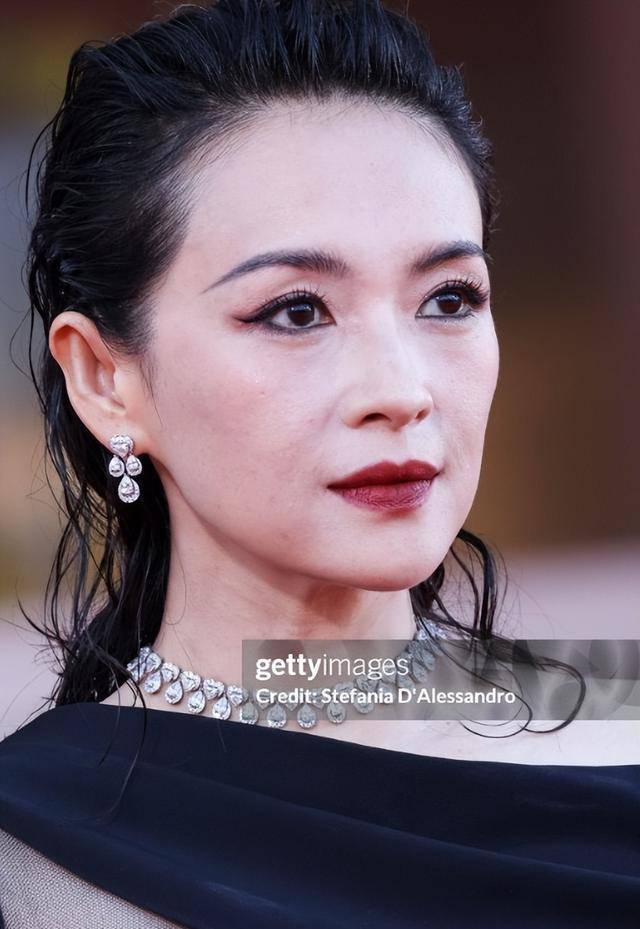 不用滤镜也不修皱纹,直面衰老的章子怡才是真的有底气_电影节_年龄