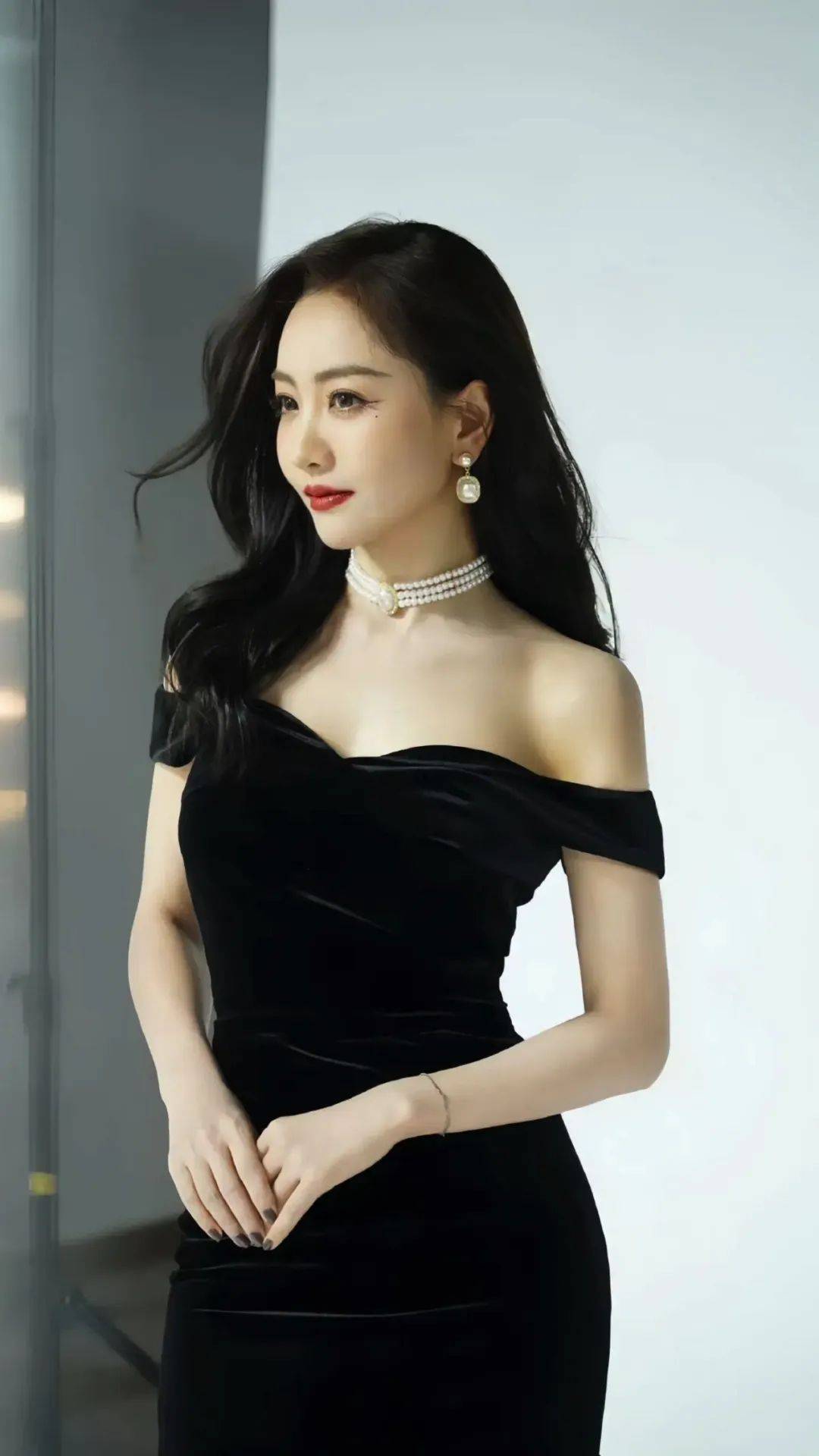 杨蓉丨出道多年不火,但身材火出一片天!