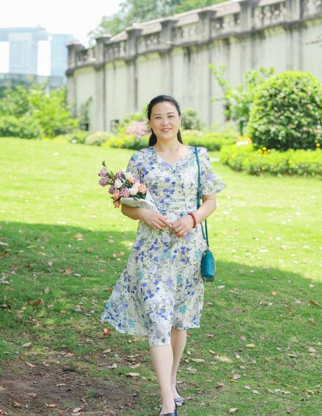 中年女人穿碎花裙,建议避开这4个雷区,时髦优雅还显气质_裙子_花纹_那
