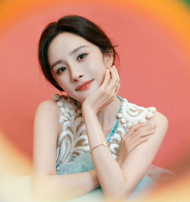 37岁生日这天,人情冷暖"在杨幂体现得淋漓尽致,黄渤早看透!