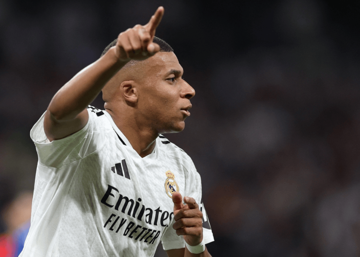 巴萨卫冕却遭皇马 “冷遇”，拒列队 + 姆巴佩叫停致敬，足坛礼仪碎一地