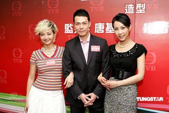 54岁李绮红追求自然美,素颜示人无惧沧桑,网友:越看越像郑佩佩