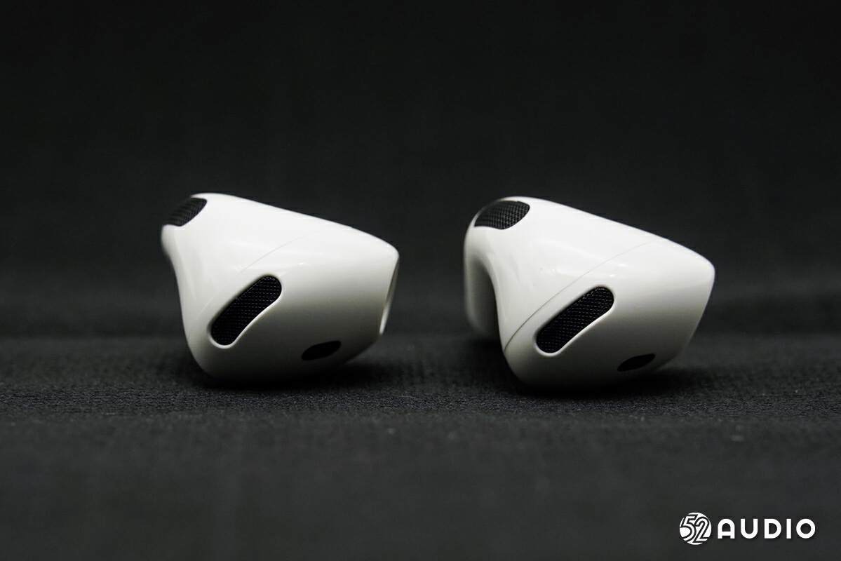 詳細對比：蘋果 AirPods 4 降噪版與普通版有何區别？