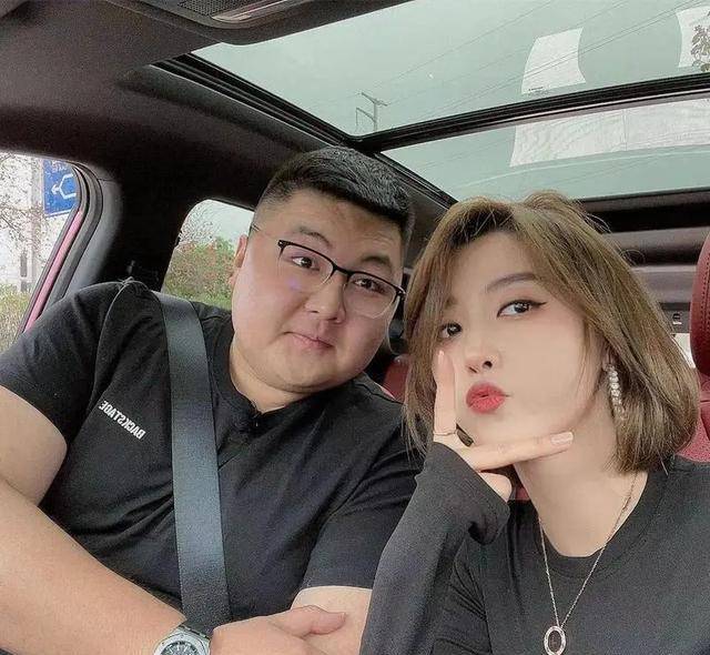 网红潘黄河老婆图片