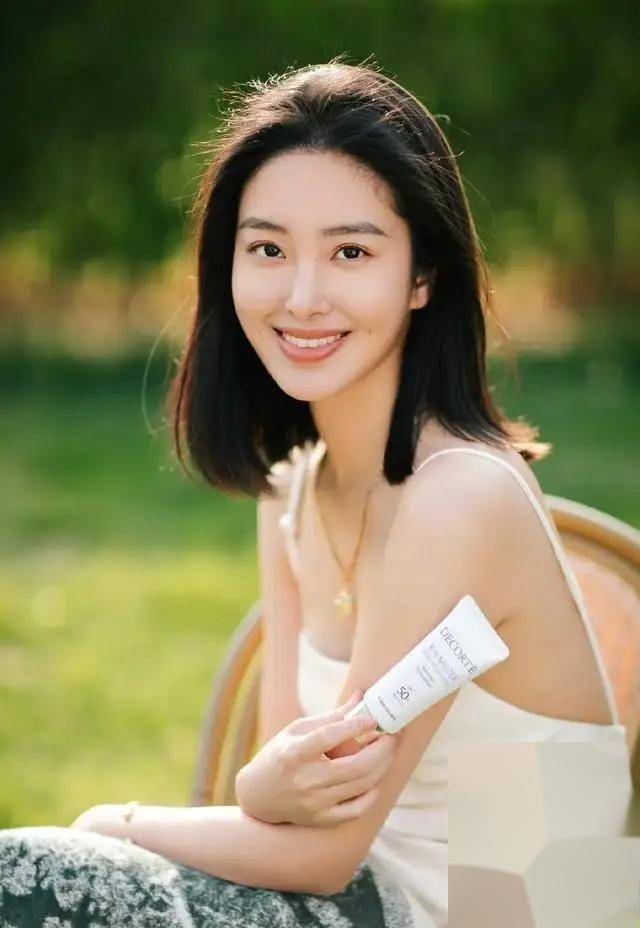 杨采钰这丰腴身材,让人们惊叹不已,美过刘亦菲!