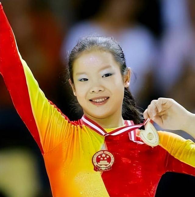 "体操女皇"程菲:25岁退役,如今身材走样,父亲只求嫁个好人家