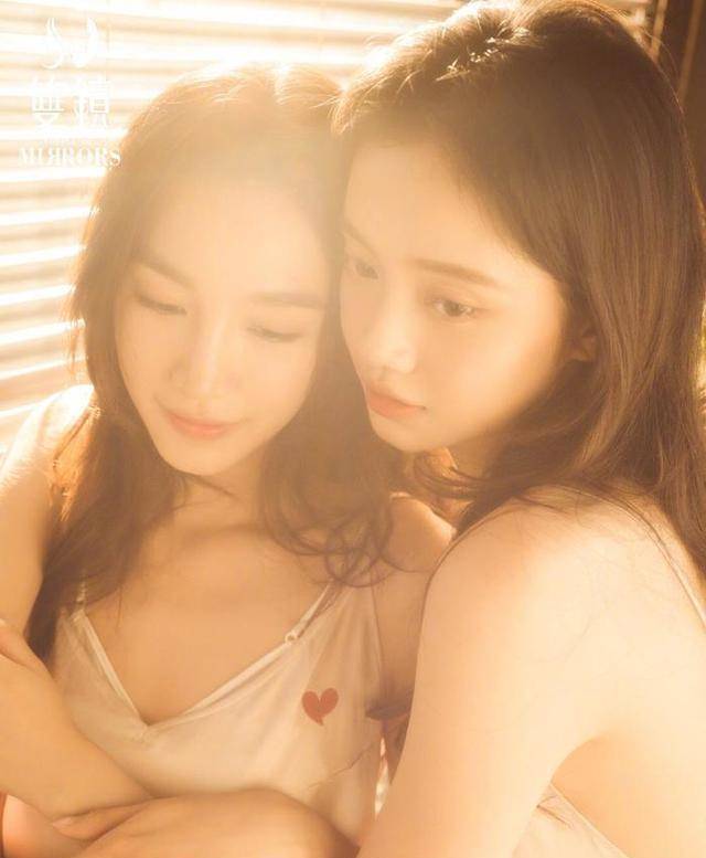 二女争乳峰之张楠