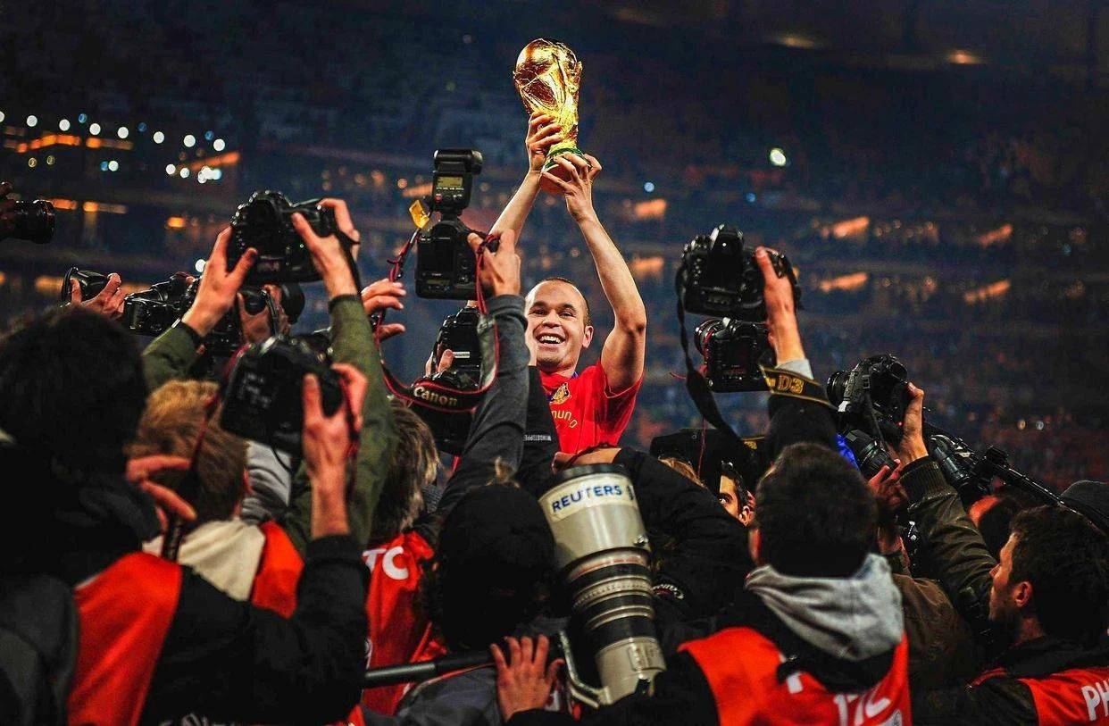 伊涅斯塔的退役,球迷深爱的那支"梦三队"仅剩3名现役球员,分别是梅西