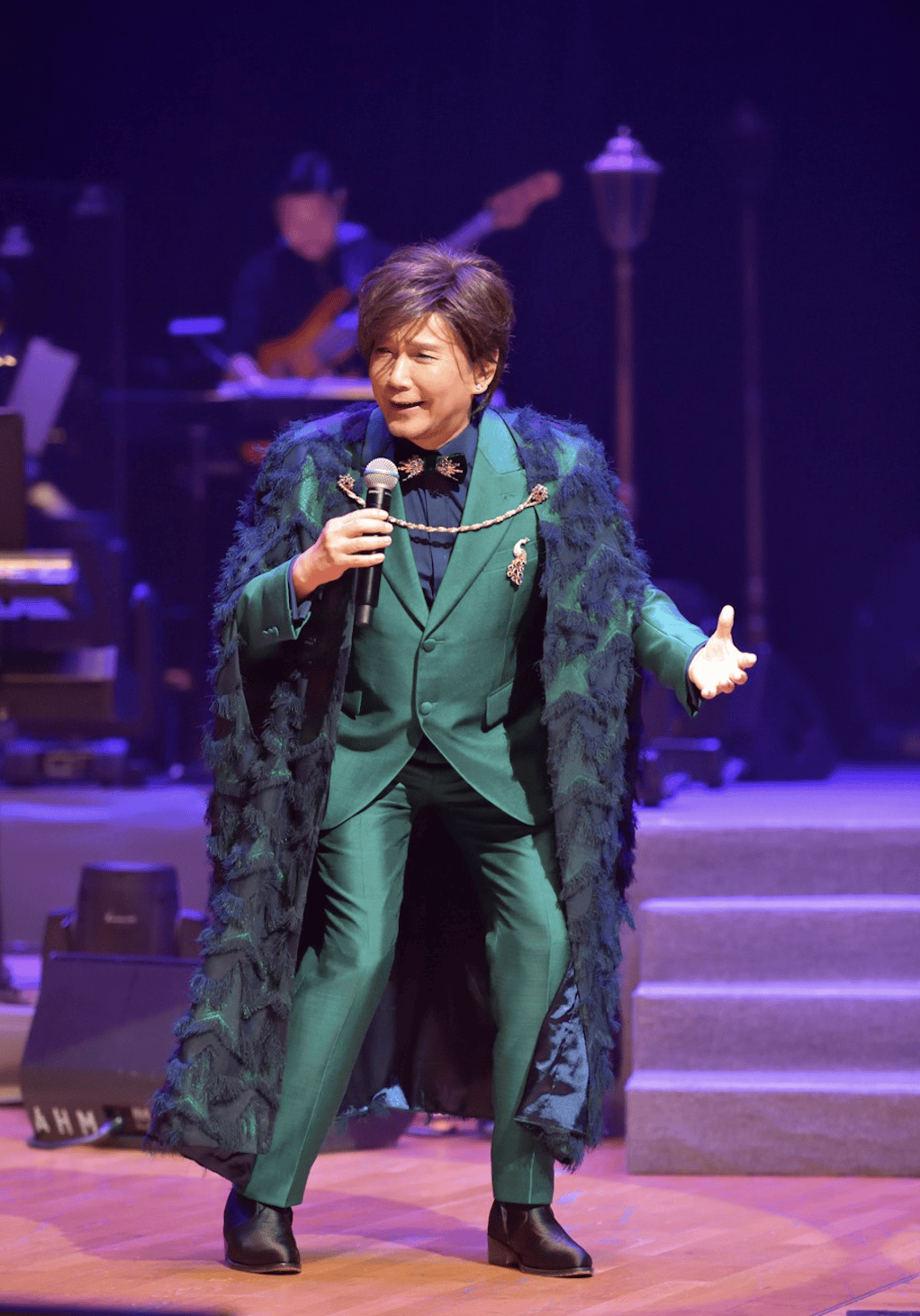 在香港娱乐圈发展来的50年,贾思乐呈现出多元化的发展,出唱片,拍影视