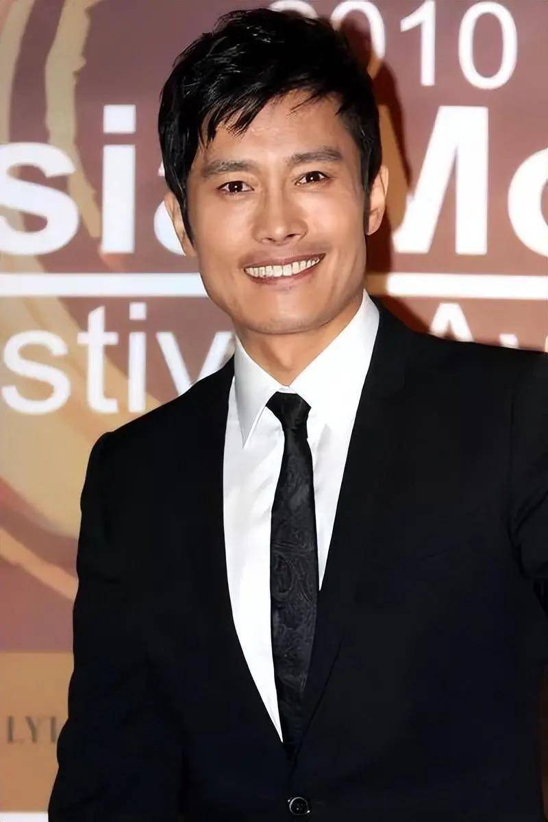 渣得明明白白,火得一塌糊涂,怎么作都作不死的韩国影帝李秉宪_宋慧乔