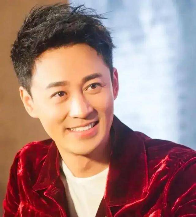 林峰为张馨月庆生,鲜花与名表背后的浪漫秘密是什么?