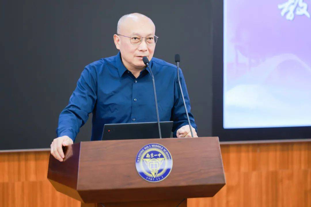 南京师范大学教科院教育领导与管理研究所所长,教授,博导张新平立德