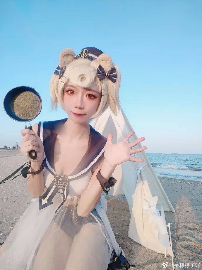 古米泳装cos照曝光,海边夕阳下的她,美得让人心动不已!