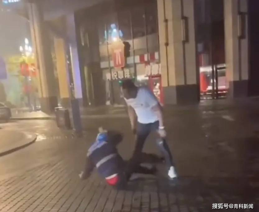成都一代驾遭暴力殴打?警方通报