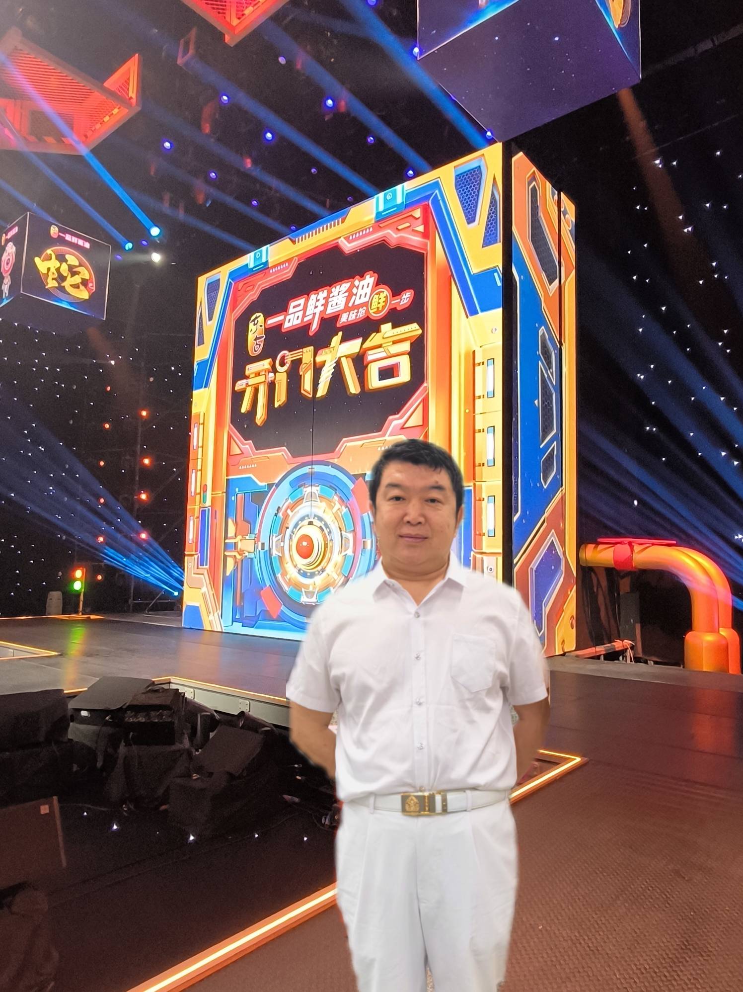 中广众合节目中心总制片人,总编辑刘嘉有参加央视节目录制