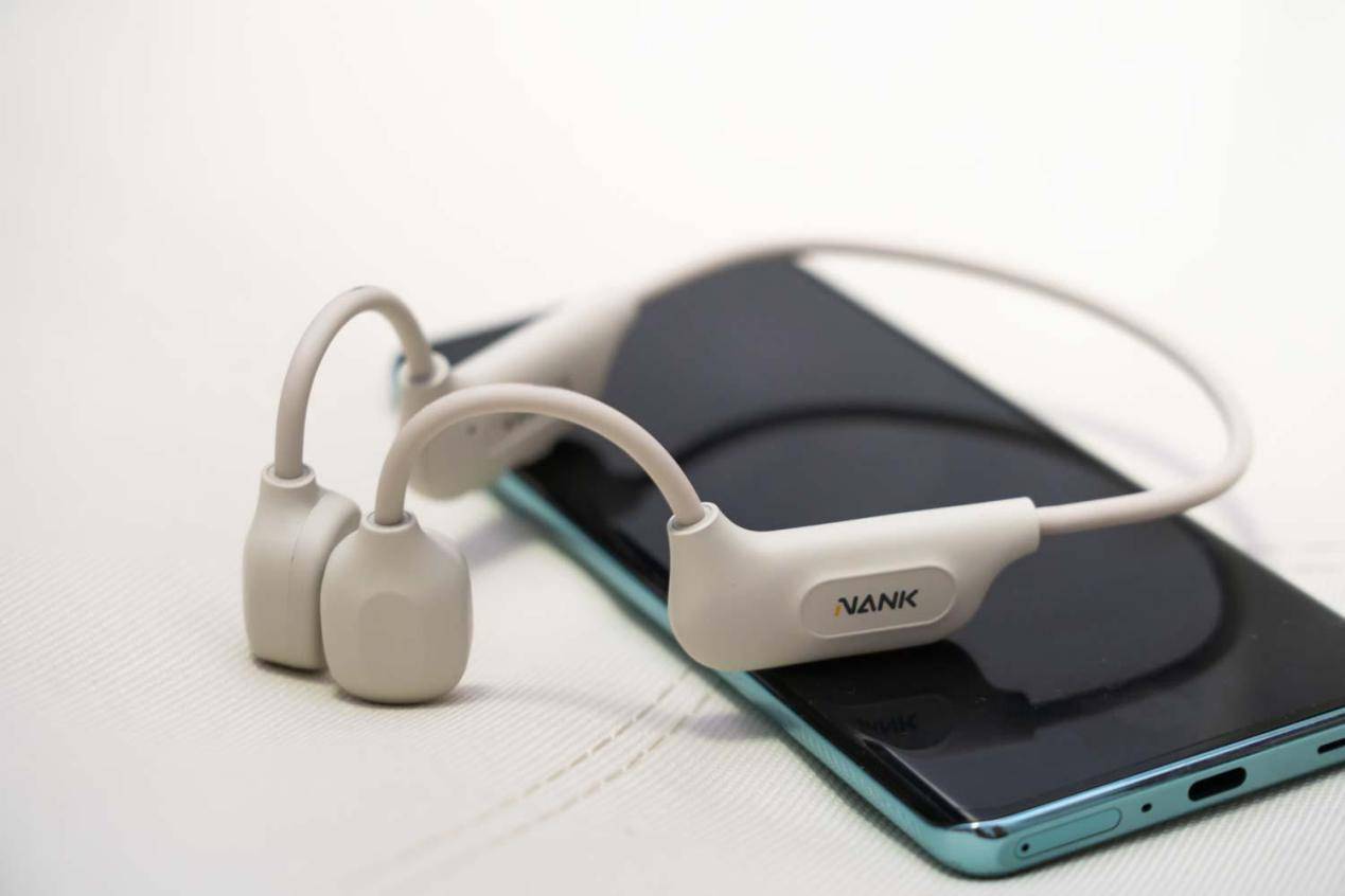 骨传导耳机五大品牌盘点：实测解析五大爆款热门骨传导耳机