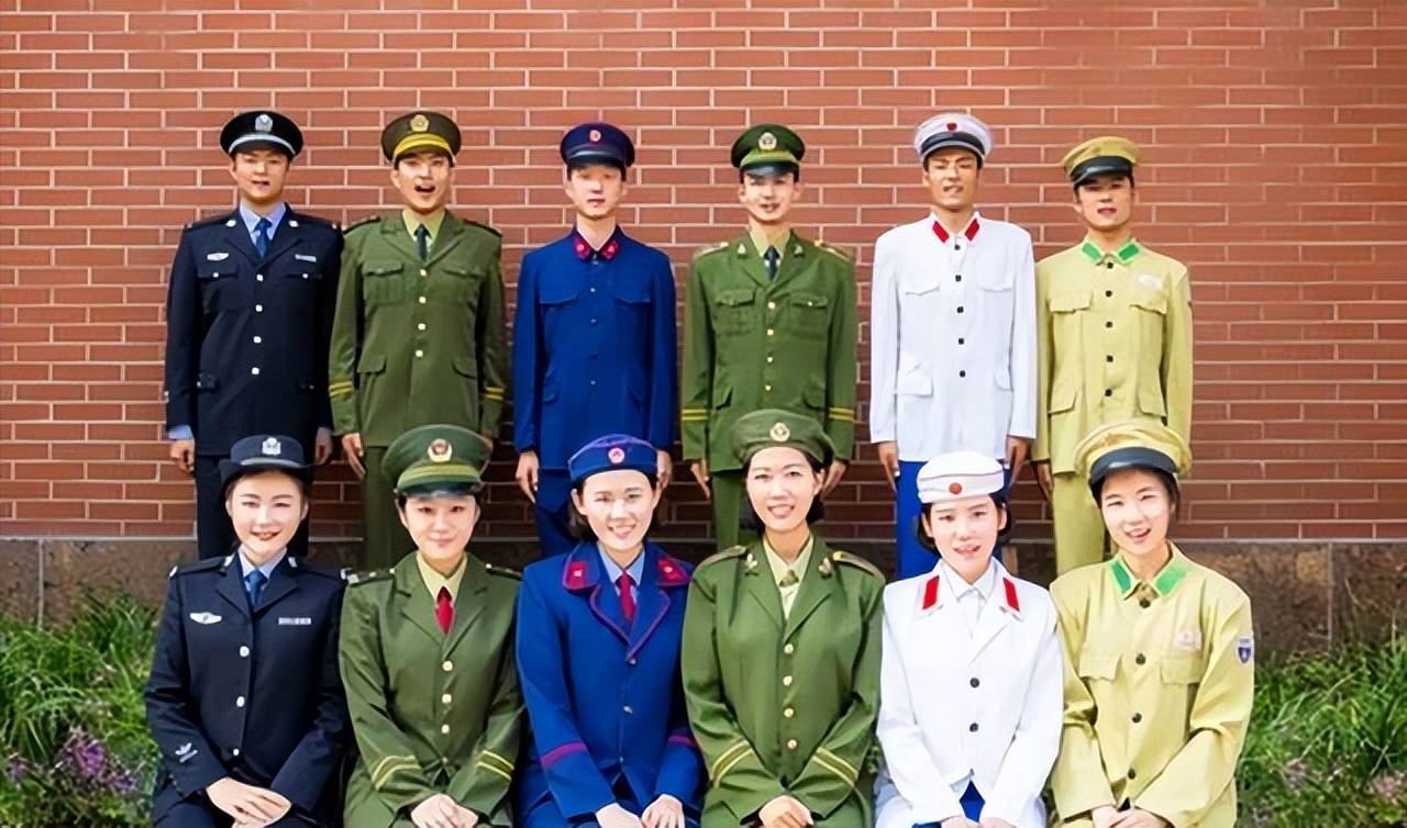 1988年,武警部队为何取消红领章?背后原因让人意外!