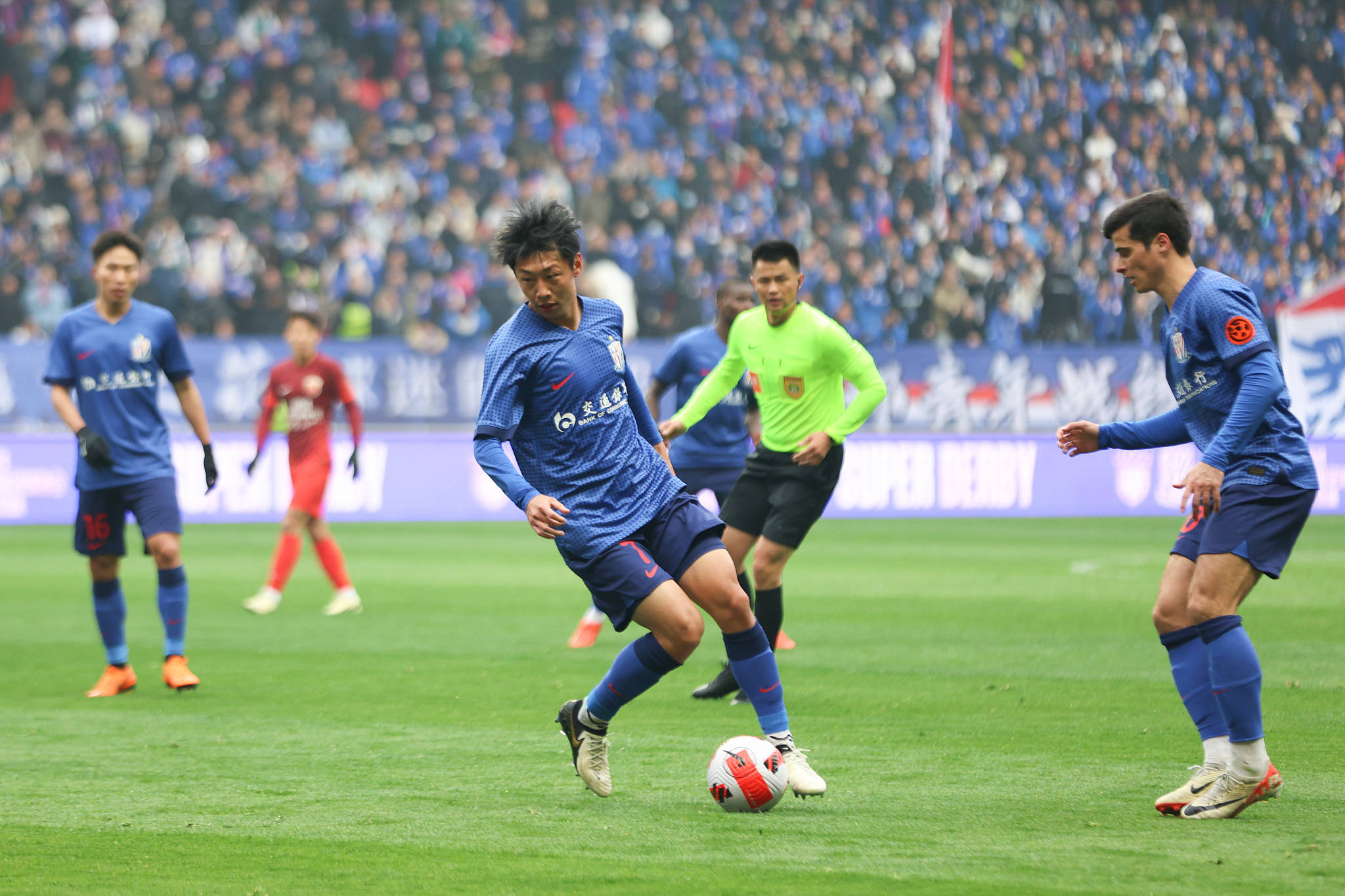 2-1!申花反超海港登顶,绝杀功臣重返国足,世预赛用得上