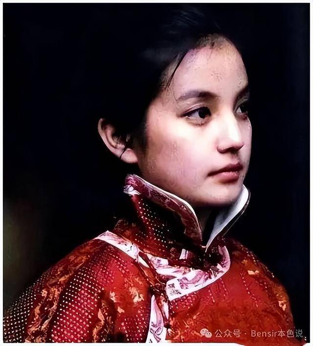 赵薇母亲魏启颖:女儿被封杀,丈夫也去世,儿子离婚被卷走52亿