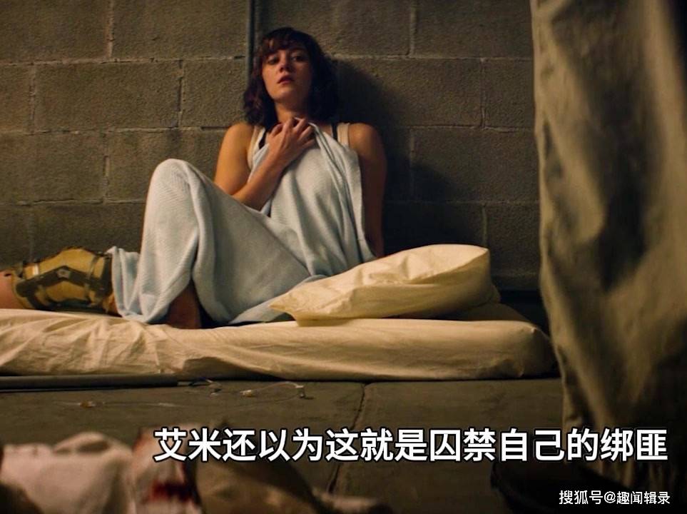 《科洛弗道10号》:女孩被人囚禁,下身的剧痛让她明白自己完了