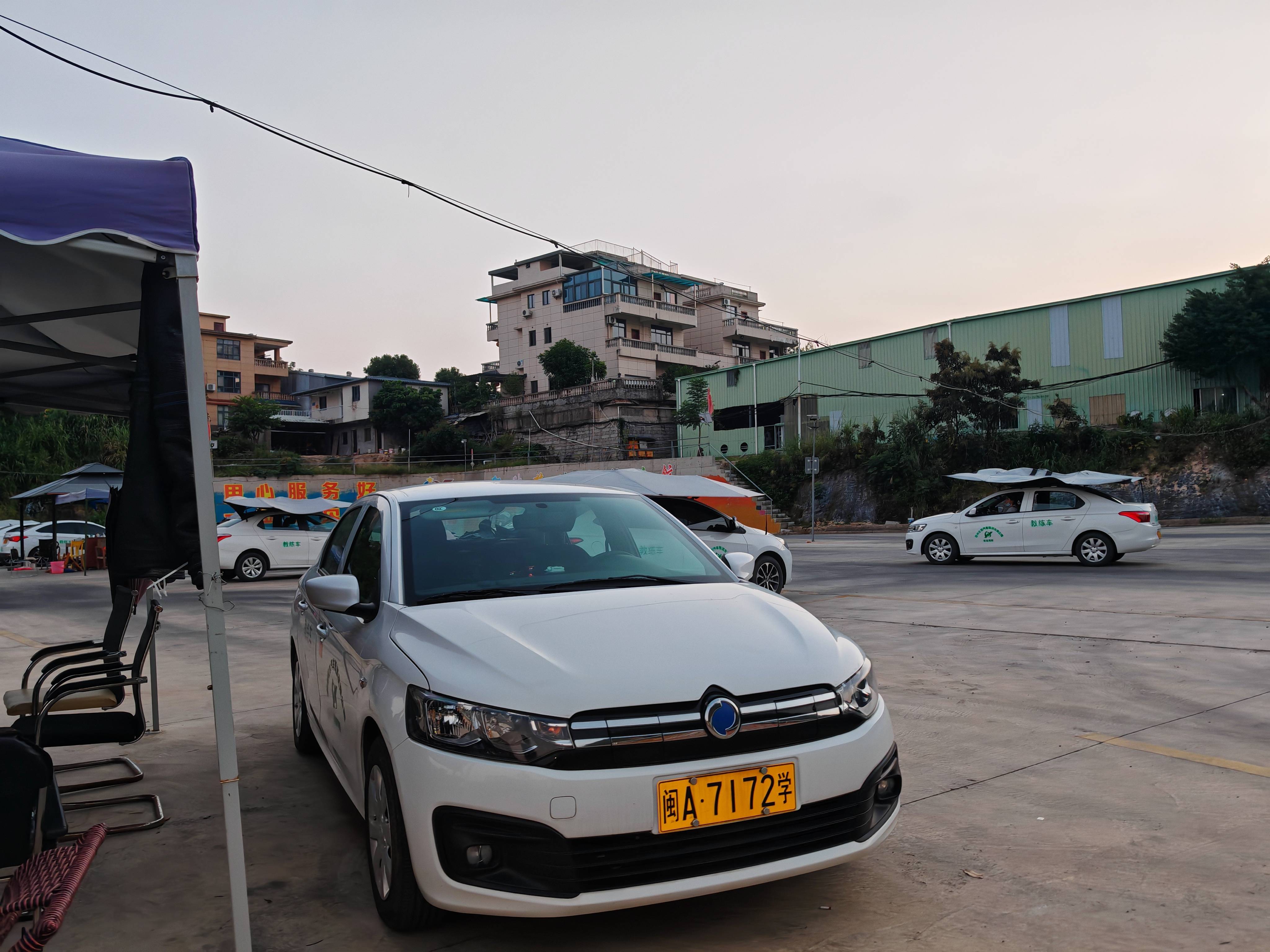 需要通过记忆力,判断力,反应力的"三力测试",才能申请驾照