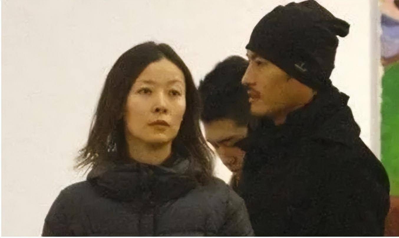 与孔琳同居,和柯蓝恋爱,如今却悄悄娶圈外人,他才是人间清醒