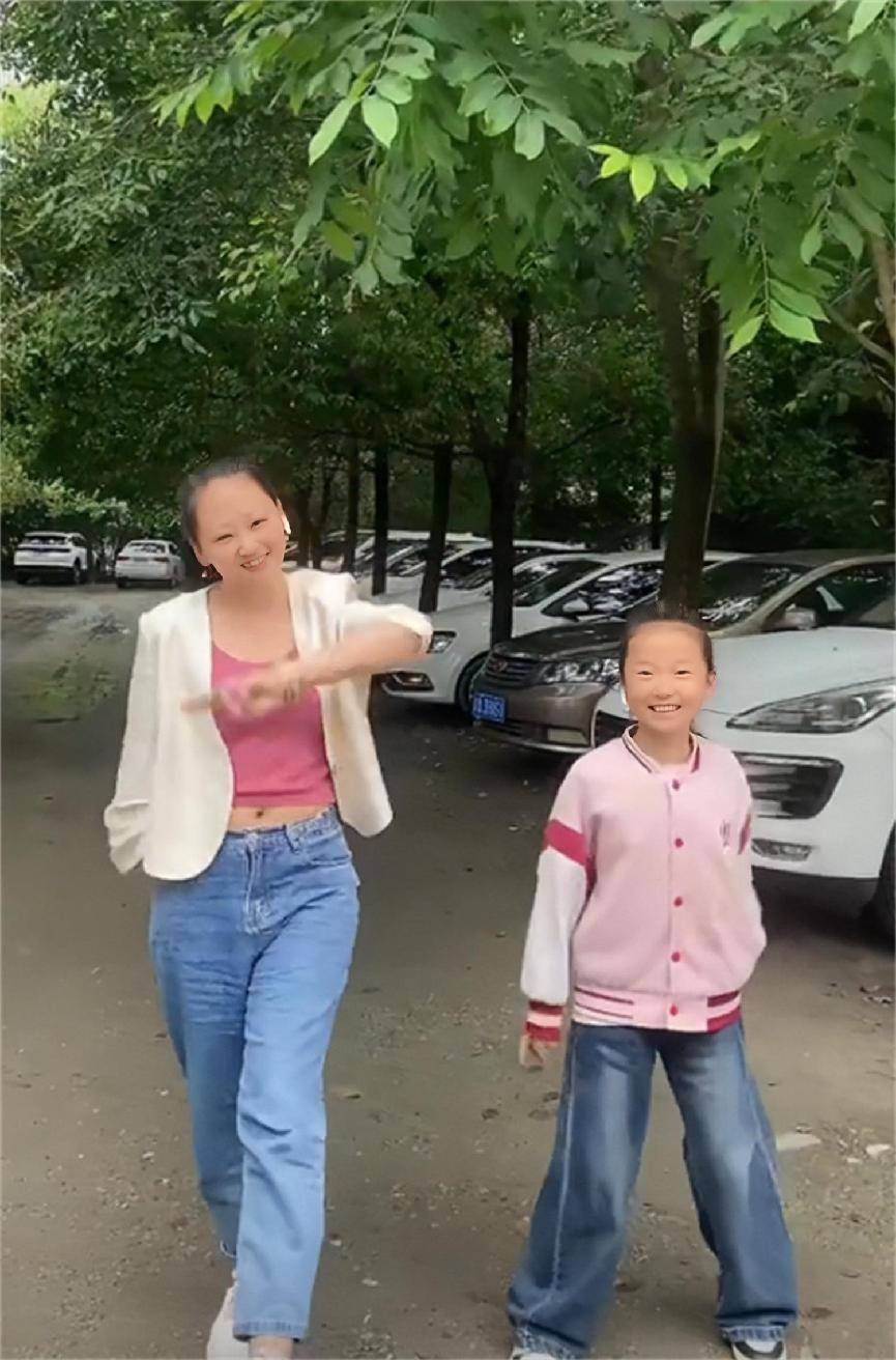 "连体夫妻"爆红后,无腿丈夫抛妻弃子另寻新欢,现状令人唏嘘_阿娇_小波