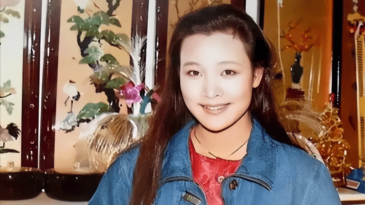 她就是当年26岁的陈冲,凭借一己之力,把完美的春晚变成全国人民的吐槽