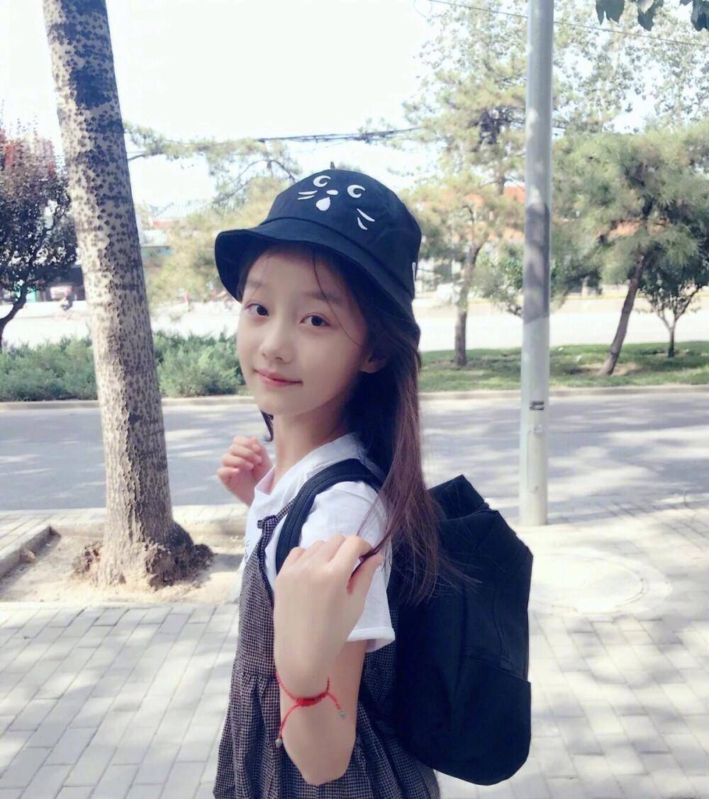 赵薇"女儿"因长得太好看!被全网禁止整容,如今16岁变化太大
