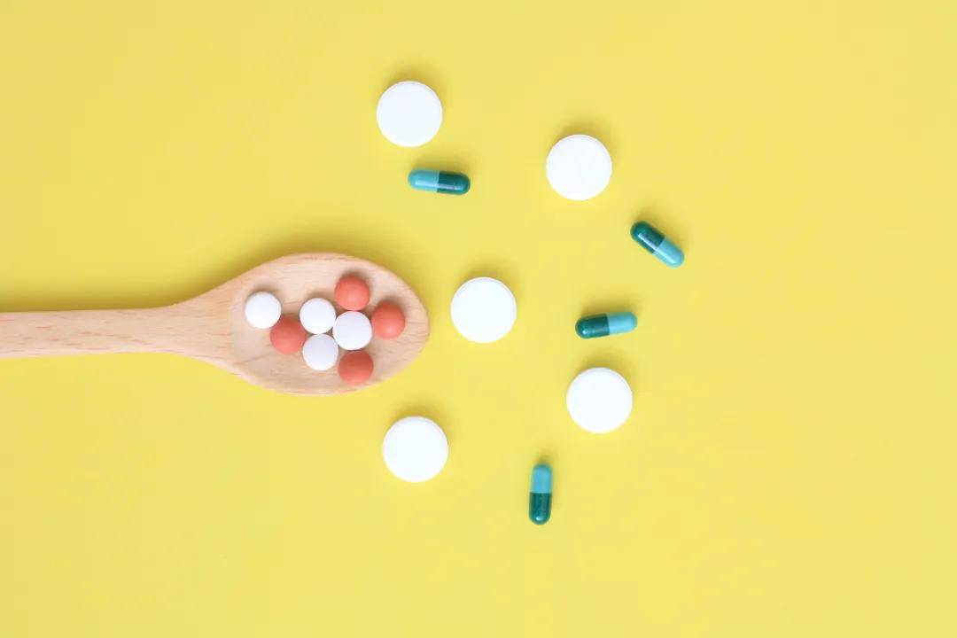 图源网络,侵删考来烯胺(消胆胺):可以和胃内的胆盐结合,并加速其排出