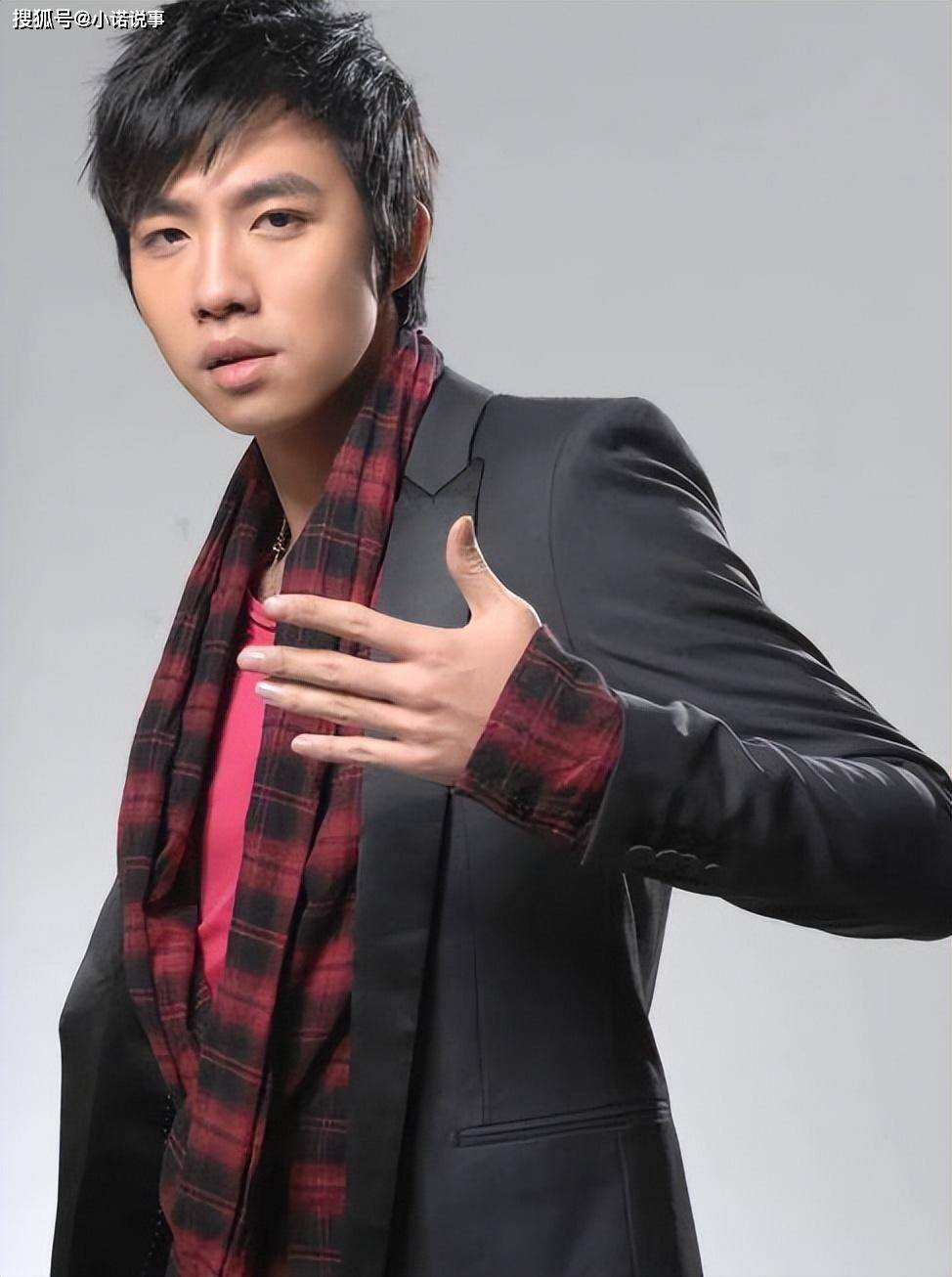 他曾是杨幂的前男友,当初因片场烧伤毁容,如今34岁依旧单身!