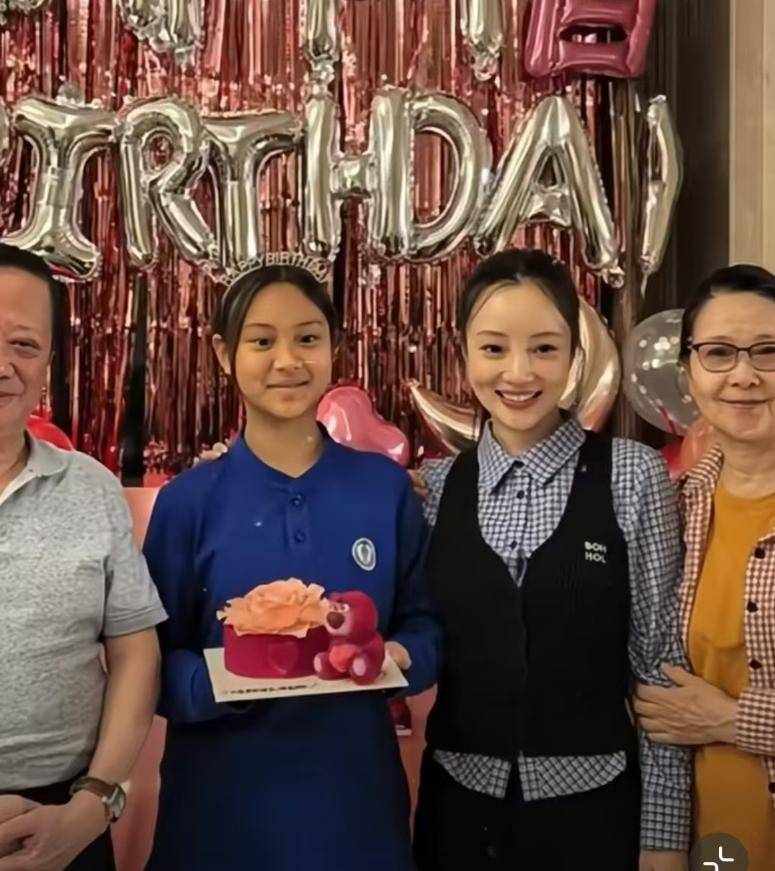 祖孙三代罕同框,甜馨遗传爸爸高个子_贾乃亮_妈妈_生日