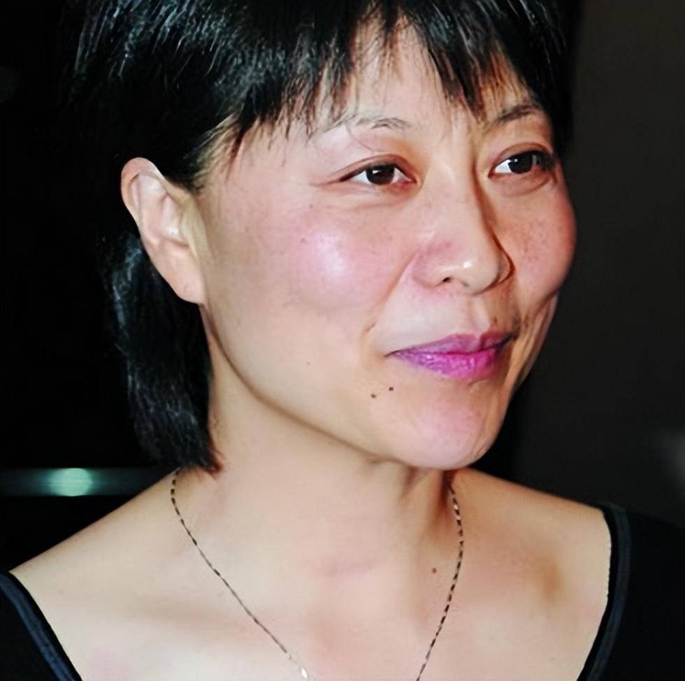 原创洪学敏当红时下海经商失败后男朋友也跑了如今咋样了