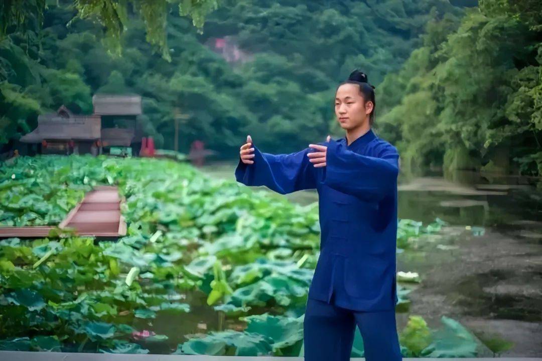 道家站桩功的奥秘:从不动中求速动,固本培元之道!