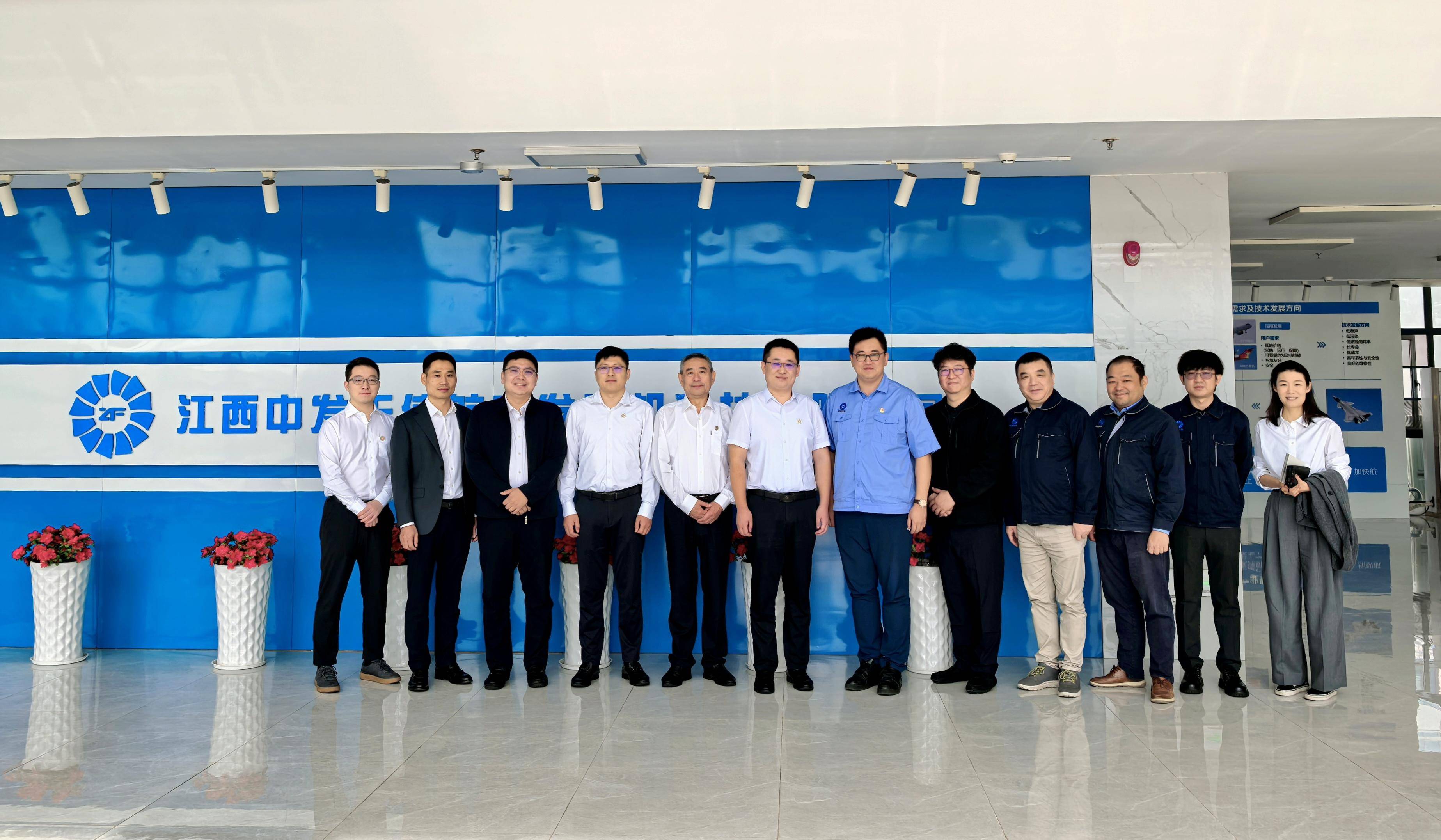 会议结束后,双方在江西中发天信公司合影留念根据协议,双方因地制宜在