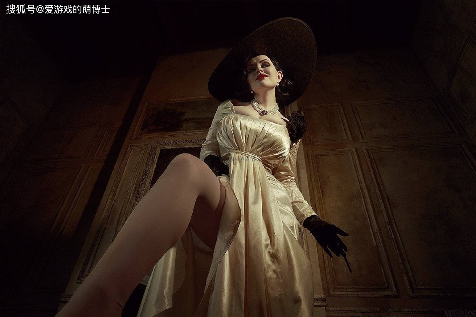 鹤立鸡群，日本妹子COS传说中的八尺大人，网友：裙子里是什么？_Coser_身高_夫人