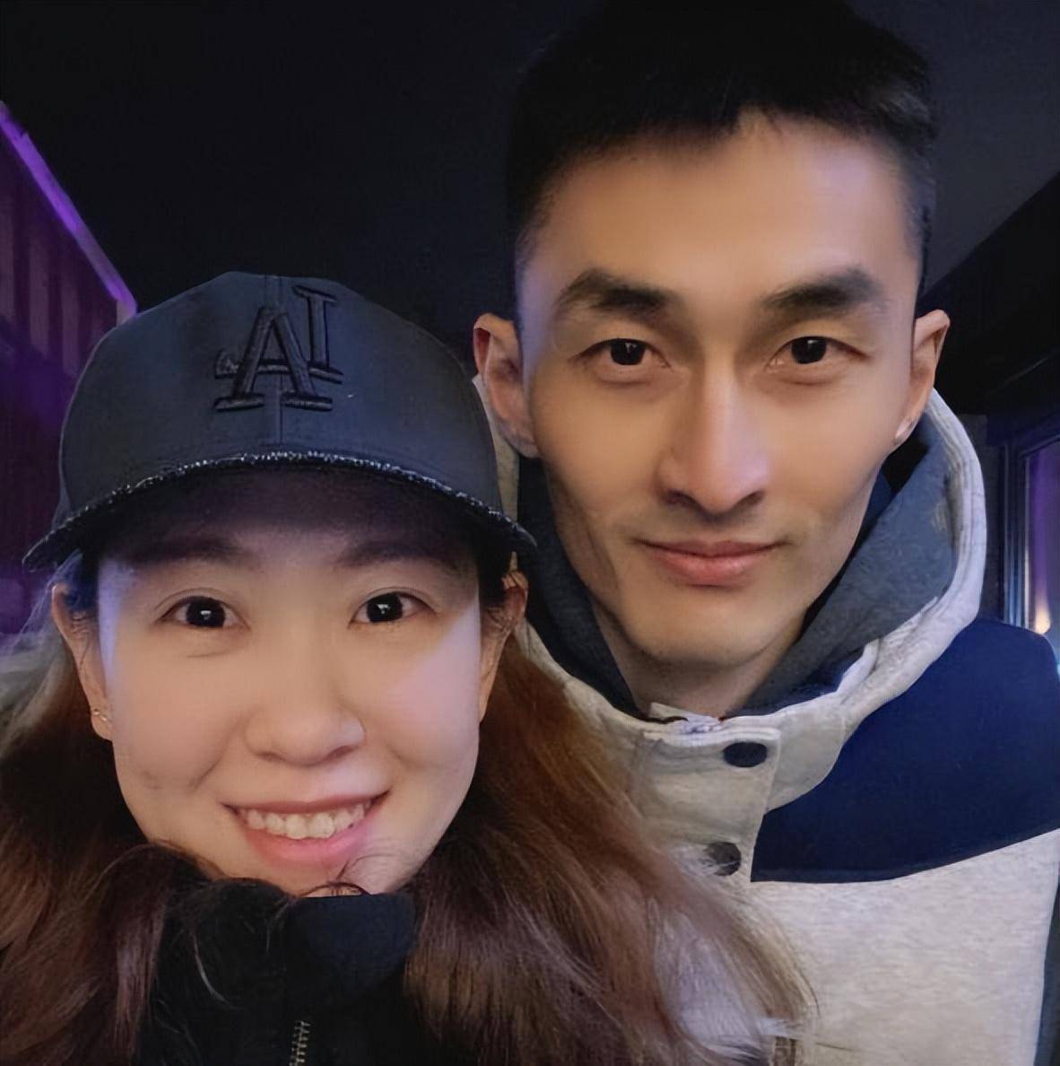 米杨:2019年嫁上海名将,33岁两颊圆润,2022年与继女相处融洽