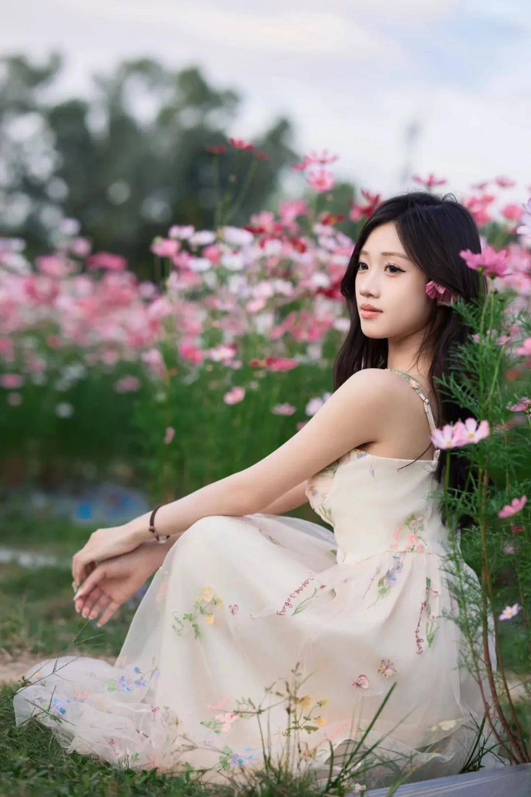 9个花海拍摄姿势,清新灵动显气质,温柔甜美又自然!