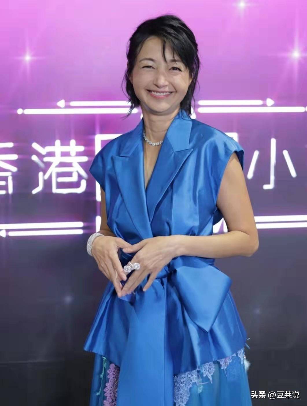 李绮红:因替母治病拒绝黎明的示爱,后嫁外籍粗狂男将她宠成公主