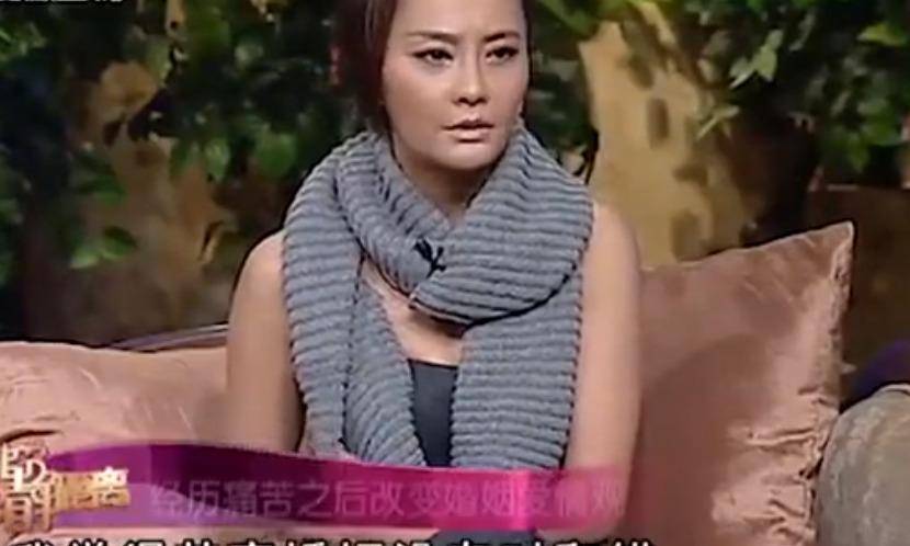 背叛吴奇隆和老外同居,结婚2年见过5次,靠"白莲花"火的她真狠