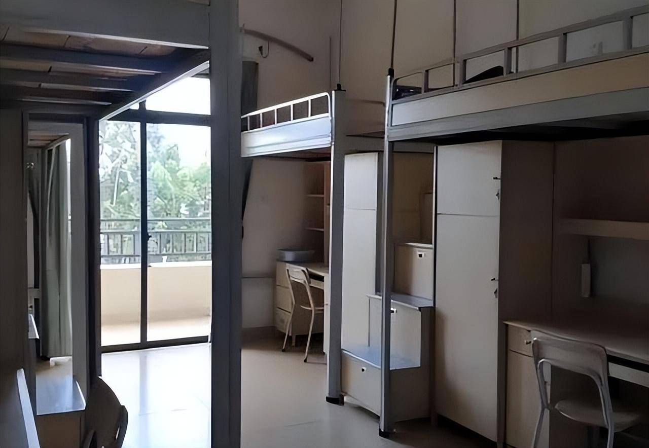 国内高校宿舍排名,从"豪宅"到"贫民窟",胆子小避开最后一个