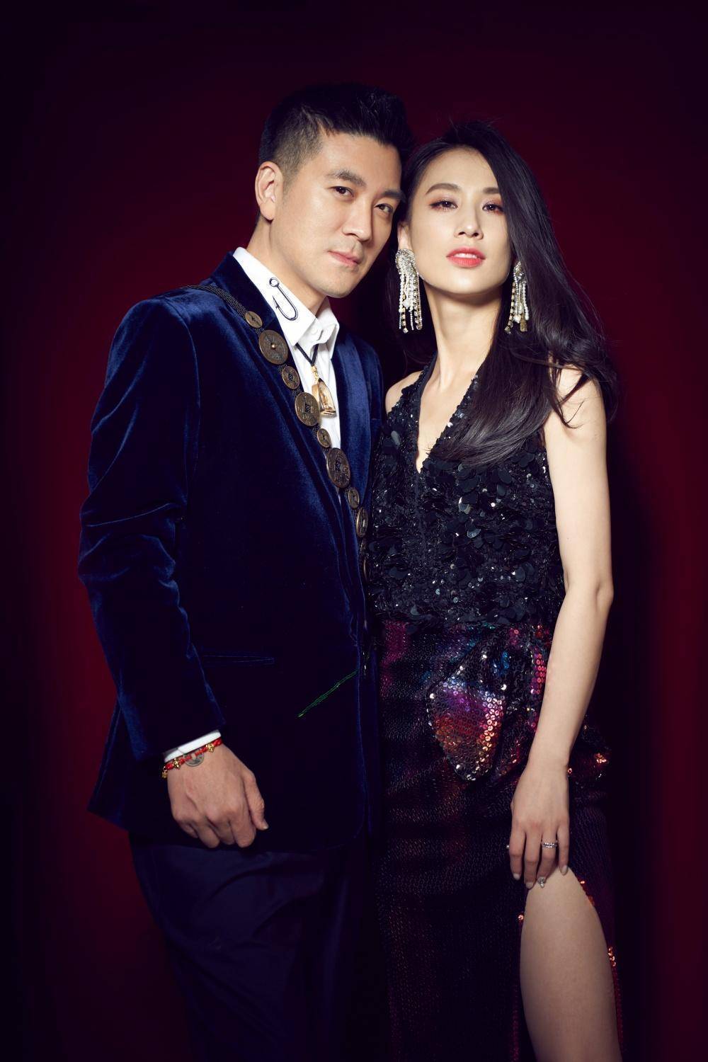 黄圣依房产销售中心看房,网友热议:独立购房还是夫妻财产?