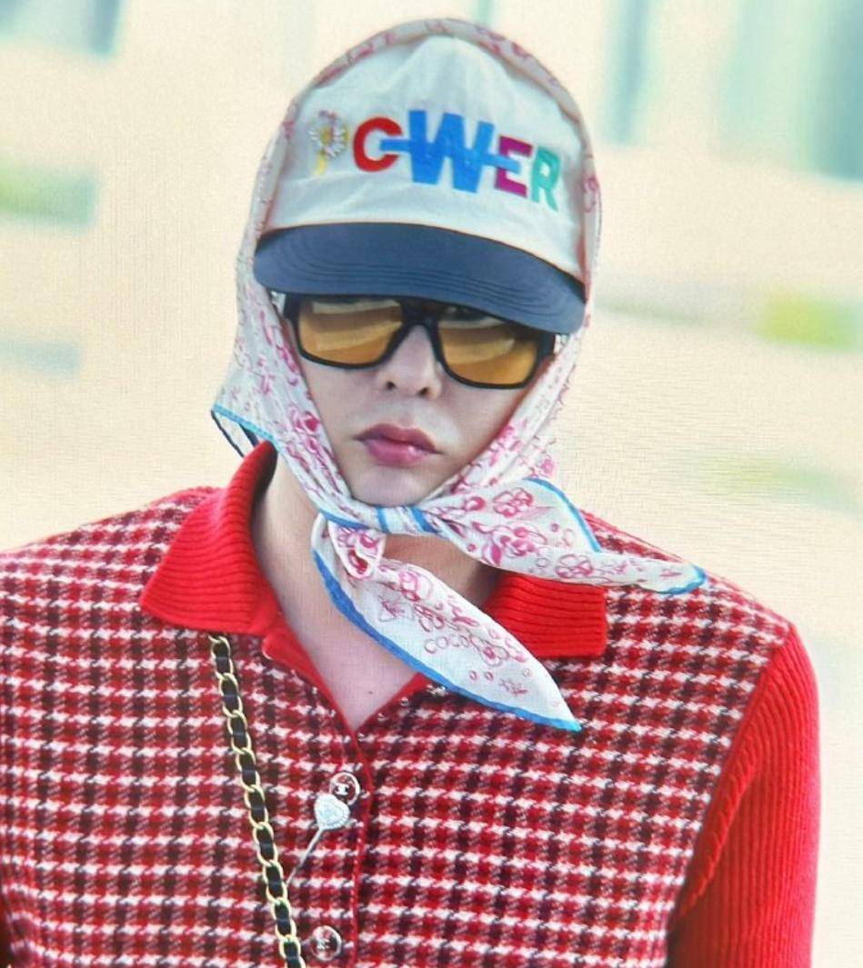 只是,既然权志龙还打算走唱跳偶像这条路,那么还是要注重身材管理和