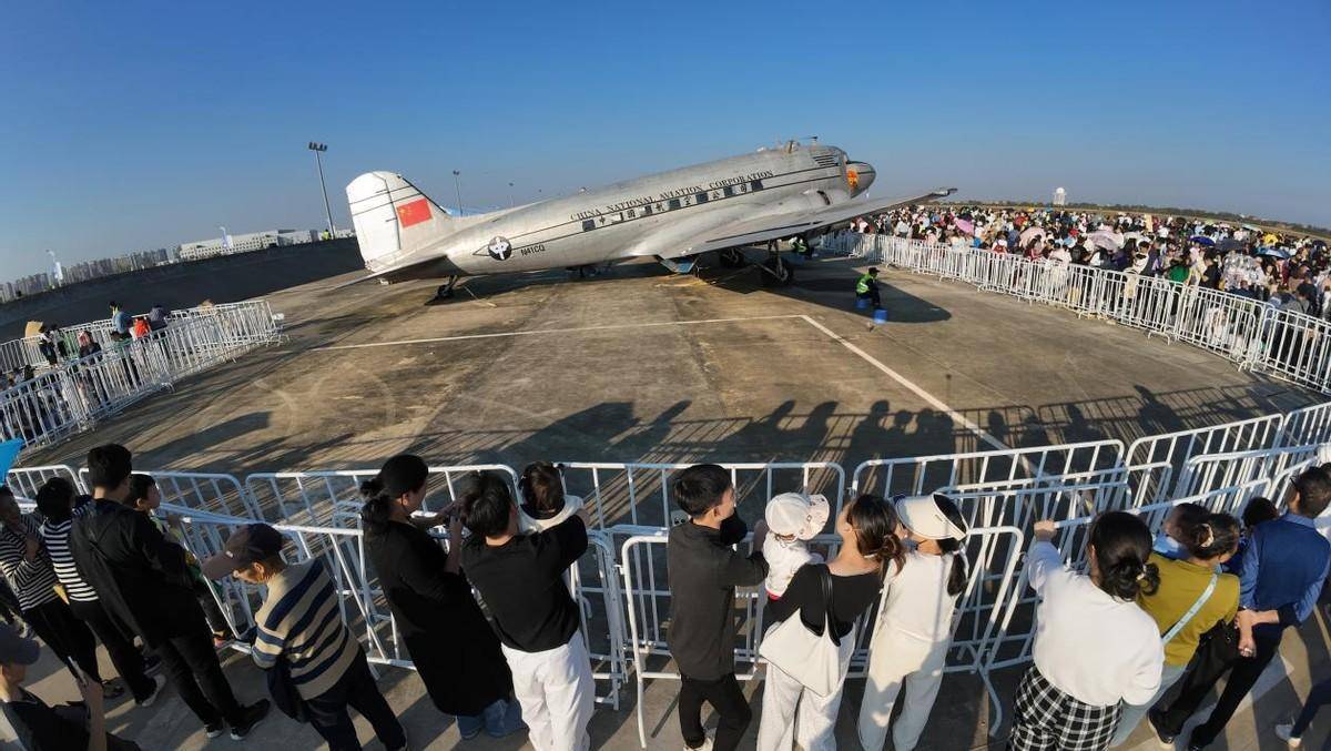 2024南昌飞行大会:蓝天炫技舞翩跹