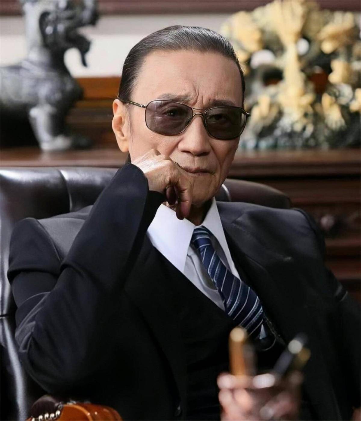相差49岁的爷孙恋,谢贤养了12年的coco,分手多年后如今怎样了?