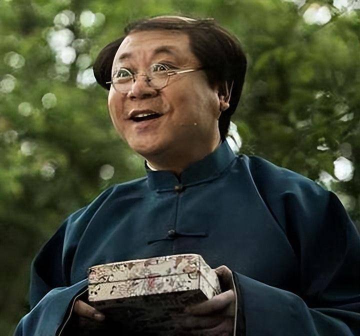 凭小人物爆红全网,61岁范伟不装了_赵本山_小品_电影节